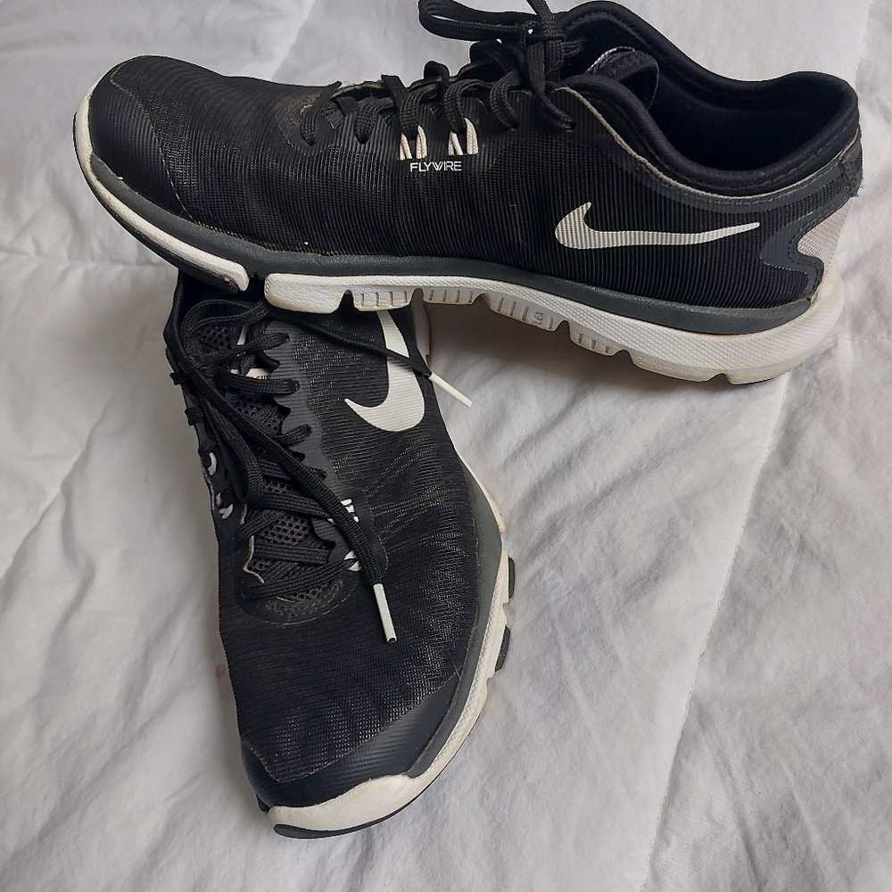 Nike Training Flywire Sneakers Shoes sz 6